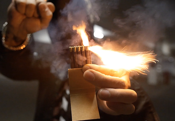 Diêm tự cháy ảo thuật