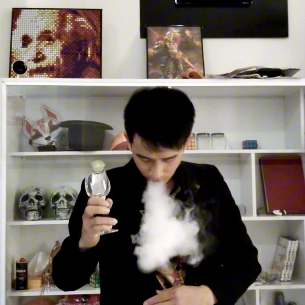 Ly rựu vang uống khói