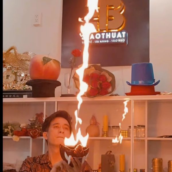 Mặt nạ phun lửa 4 thì